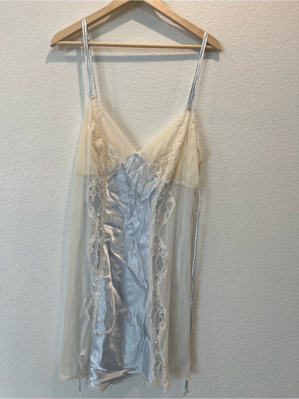 Gilligan & O'Malley Ivory and‎ Silver Lace-Trim Slip